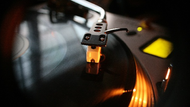 Ноћни програм: Ноћ на 33 обртаја