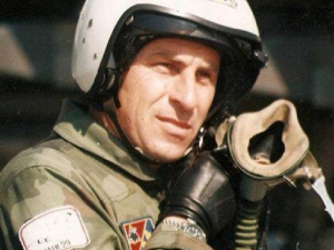 Речи пилота Миленка Павловића одзвањају 25 година:  Нећете ви да гинете, ја ћу