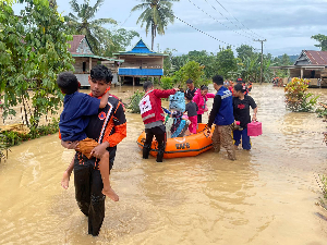 Поплаве у Индонезији – погинуло 14 особа, захваћено више од 1.000 домова