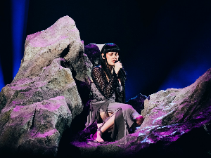 Теја Дора наступа у финалу Песме Евровизије под редним бројем 16
