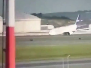 Авион слетео на труп у Истанбулу, нико није повређен