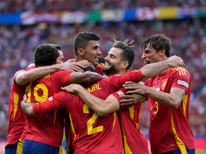Карвахал доноси три гола предности Шпанији и мирније друго полувреме