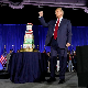 Трамп уз торту и балоне прославио рођендан, Бајден му честитао: Од једног старца другоме 