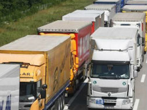 Камиони чекају пет сати на Батровцима, АМСС саветује возаче да на пут крећу одморни