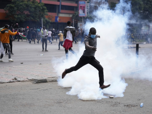 Немири у Кенији: Гори градска скупштина у Најробију, има мртвих у сукобима полиције и демонстраната