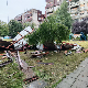 Због невремена више од 20 интервенција МУП-а; у Београду, Крагујевцу, Новом Пазару ветар обарао дрвеће, летели делови кровова 