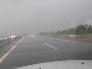Обилне падавине у Колубарском округу, провала облака на ауто-путу "Милош Велики"
