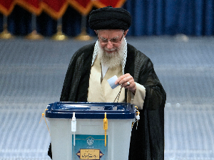 Иран бира председника, на листићу четири кандидата
