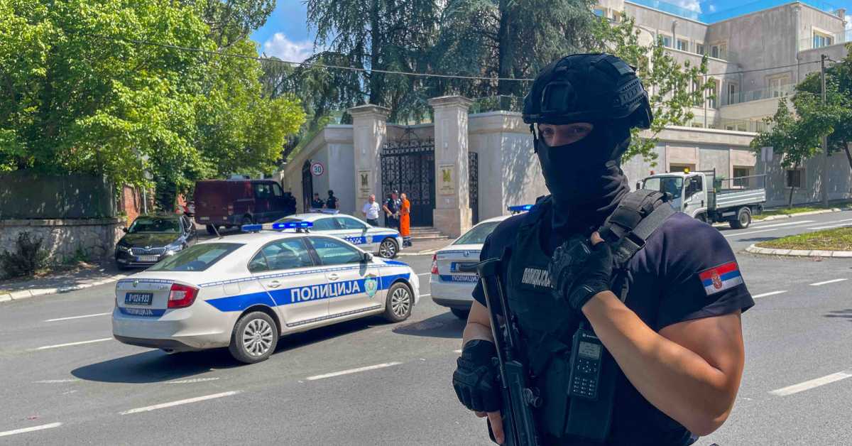 Припадник Жандармерије рањен из самострела испред Амбасаде Израела у Београду, нападач ликвидиран