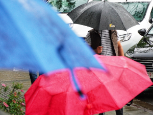 РХМЗ објавио упозорење на пљускове са грмљавином и градом