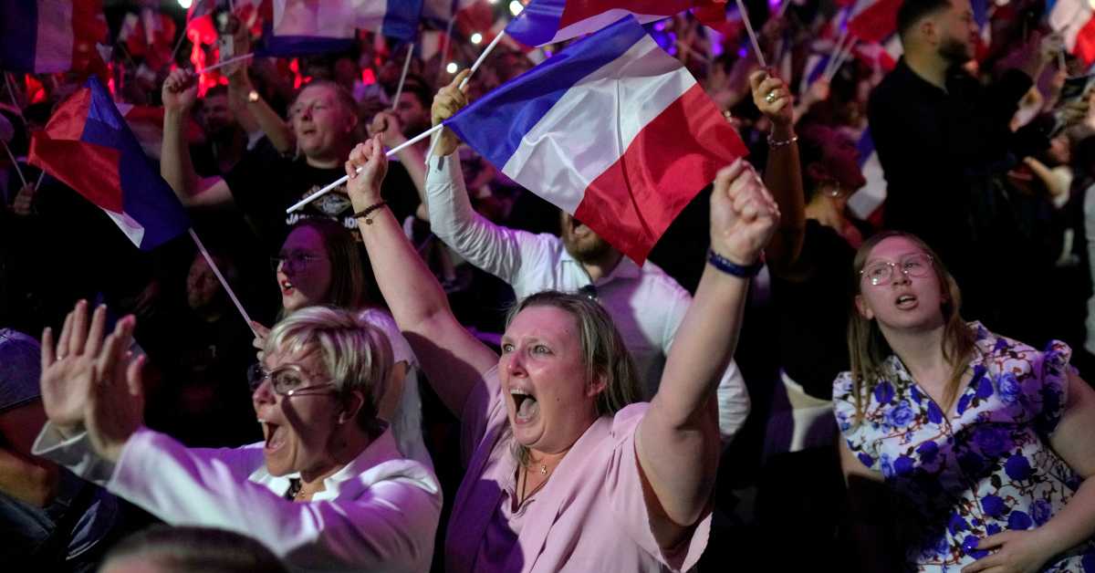 Излазне анкете у Француској: Највише гласова за крајње десно Национално окупљање, Макронова коалиција на трећем месту