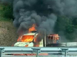 Запалио се камион са плинским боцама на путу Крагујевац–Баточина