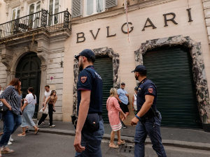 Опљачкана јувелирница "Булгари" у Риму, лопови ушли кроз рупу у поду