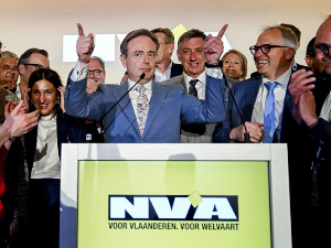 Доминација Фламанске националистичке партије на изборима у Белгији; премијер Де Кро подноси оставку