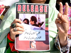 Имран Кан и његова супруга ослобођени оптужбе – бивши пакистански премијер ипак остаје у затвору