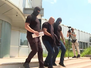 Акција "Генерал" у Црној Гори – ухапшене вође криминалних кланова због шверца две и по тоне кокаина, пријава против Звицера