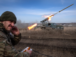 Удар на Кијев, Зеленски тражи оружје дугог домета:  битка за Красногоривку