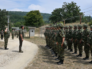 Министар Гашић и генерал Мојсиловић обишли припаднике Војске у Копненој зони безбедности