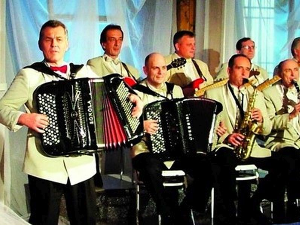 У гостима код Народног ансамбла