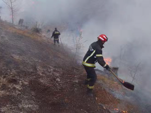 МУП шаље хеликоптере као помоћ у гашењу пожара код Бујановца и у Северној Македонији