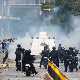 Протести у Венецуели због изборних резултата, полиција употребила сузавац и гумене метке