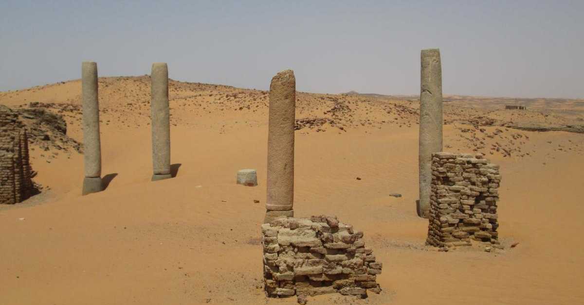 Док стубови у песку придржавају небо – ко је срушио суданско православно царство, ислам или пустиња