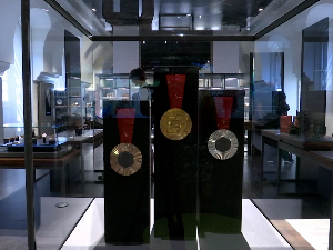Прича о медаљама које садрже делове Ајфеловог торња