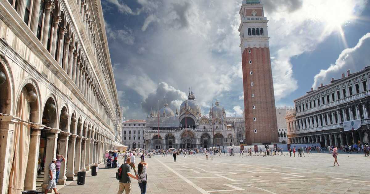 Венеција је забранила туристичким водичима да користе мегафоне и ограничила групе туриста  на 25 људи