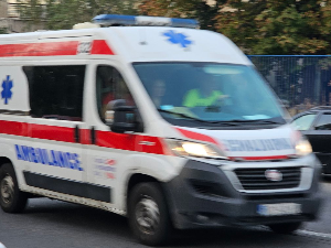 Стуб семафора пао на девојчицу у центру Београда, превезена у Ургентни центар