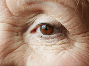 Очи су огледало душе, а и показатељ деменције – и до 12 година пре уобичајене дијагнозе