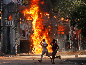 Бангладеш: Најмање 97 погинулих у сукобима полиције и демонстраната