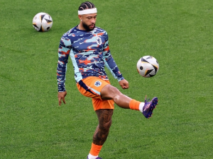  Мемфис Депај потписао за Коринтијанс