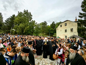 Патријарх поручио верницима у Дрвару да чувају православну веру и породице