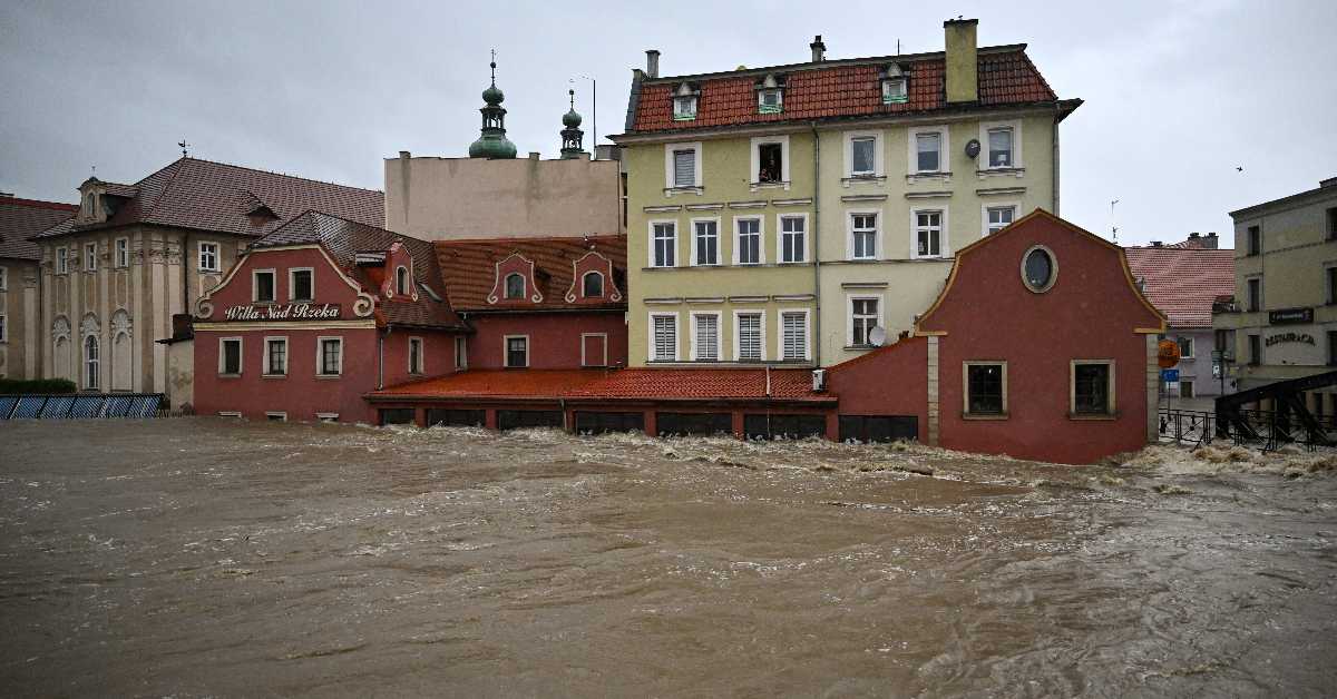 Невреме у Средњој Европи - страдало седам особа, део Аустрије окован снегом