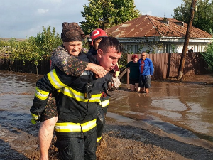 Невреме у Средњој Европи - страдало седам особа, део Аустрије окован снегом