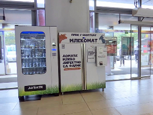 Млеко као код баке на селу – које су предности млека из млекомата у односу на оно из тетрапака