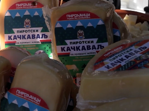 Качкаваљ и пеглана кобасица на пиротском ћилиму – рецепт за још више туриста
