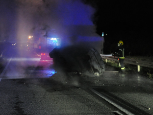 Судар три аутомобила код Краљева, једно возило се запалило и изгорело