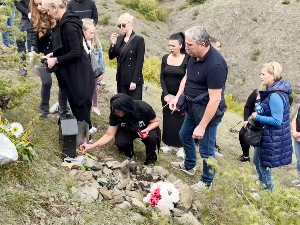 Село Бањска, помен погинулима у прошлогодишњем оружаном сукобу на северу КиМ