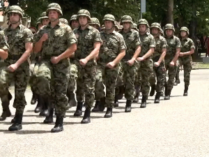 Вучић честитао Дан Копнене војске: Настављамо са вашим јачањем и унапређивањем