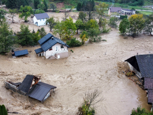 Видовић: Српски спасилачки тим помаже на све начине погођенима поплавама у БиХ