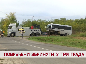 Повређени збринути у три града