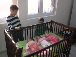 Четврочлана породица из Тешице пожелела ћерку, а добила три