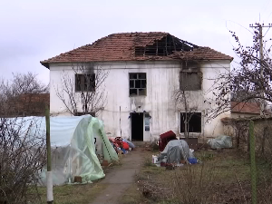  Стиже помоћ петочланој породици из Левосоја, којој је изгорела кућа током празника