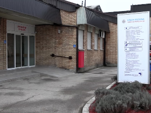 У Сремској Митровици пацијент физички напао лекара, болница уводи додатно обезбеђење