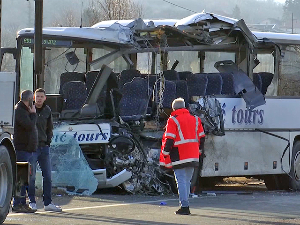 Двоје људи је погинуло у судару два аутобуса код Умке на Обреновачком путу, 24 повређених