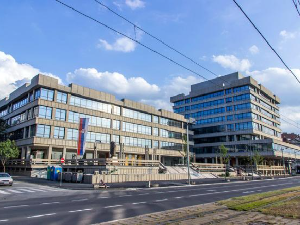 Одређен притвор осумњиченом да је ножем повредио полицајца у Београду