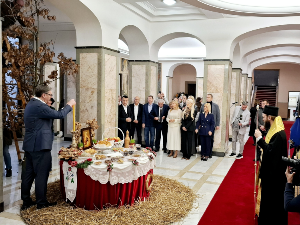 Вучић: Бадњи дан је дан помирења, сви да се са тим осећањем односимо према другима