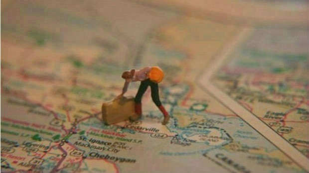 Бескрајни плави круг: Рефлексије наших уметница у Немачкој: Берлин и Хамбург