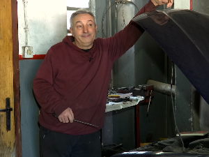 Како је Слађан Мартиновић из Пожаревца спојио књижевност и посао ауто-механичара